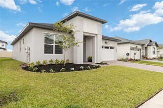 4848 Shady Pnes Dr in St. Cloud, FL - Foto de edificio - Building Photo