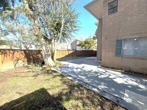 6315 Deerwood Rd in Houston, TX - Building Photo - Building Photo