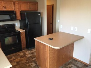 1723 Torrey Pines Dr in Brookings, SD - Building Photo - Building Photo