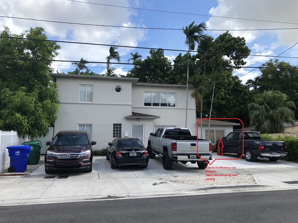 2520 SW 3rd St, Unit Efficiency in Miami, FL - Building Photo