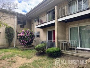 400 Cranbury Rd in East Brunswick, NJ - Building Photo - Building Photo