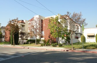 829 E Maple St in Glendale, CA - Building Photo - Building Photo