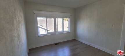 1240 S Lucerne Blvd in Los Angeles, CA - Building Photo - Building Photo