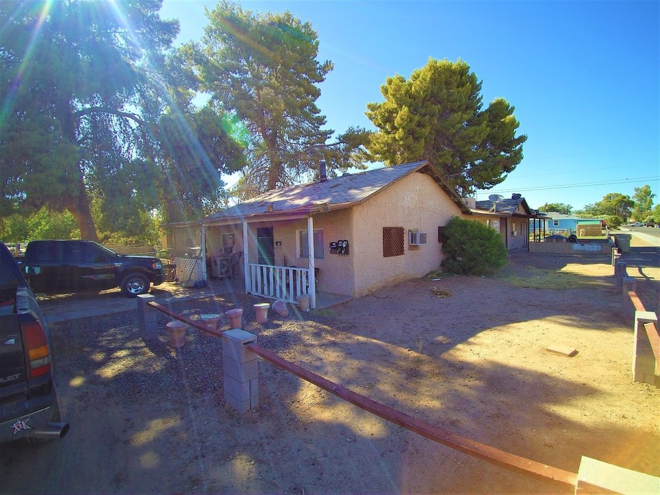 624 E Roosevelt Ave in Buckeye, AZ - Building Photo