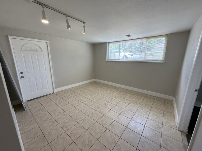 1643 Beeler St, Unit Beeler in Aurora, CO - Building Photo - Building Photo