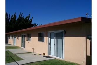 10063 Flora Vista St in Bellflower, CA - Building Photo - Building Photo