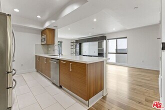 11715 Goshen Ave in Los Angeles, CA - Building Photo - Building Photo