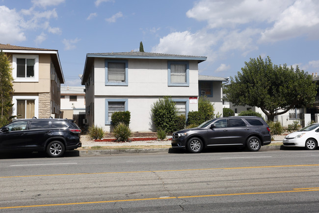 20533 Vanowen St in Winnetka, CA - Foto de edificio - Building Photo