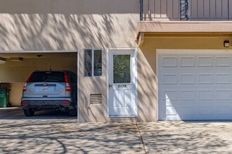 5170 Connecticut Dr in Sacramento, CA - Foto de edificio - Building Photo