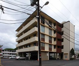 Moiliili Gardens in Honolulu, HI - Building Photo - Building Photo