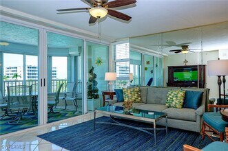 25 Bluebill Ave in Naples, FL - Building Photo - Building Photo
