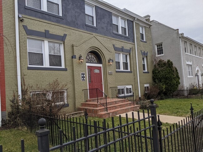 property at 1235 Simms Pl NE