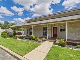 511 Kristofer St in Fredericksburg, TX - Building Photo
