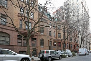 315 W 82nd St in New York, NY - Building Photo