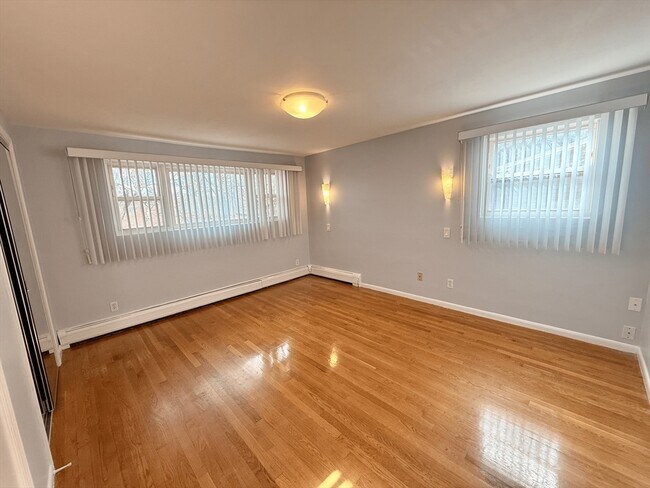 28 College Farm Rd in Waltham, MA - Building Photo - Building Photo