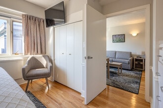 1555 Oak Ave in Evanston, IL - Building Photo - Interior Photo