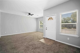 5105 Southwind St in Houston, TX - Foto de edificio - Building Photo