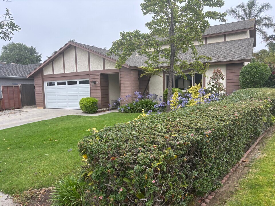 830 Stern Ln in Oxnard, CA - Building Photo