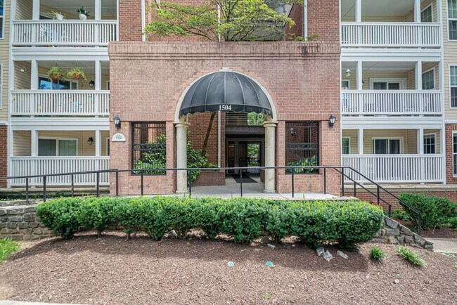 1504 Lincoln Way in McLean, VA - Building Photo - Building Photo