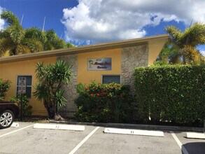4532 Bougainvilla Dr in Lauderdale-by-the-Sea, FL - Foto de edificio - Building Photo