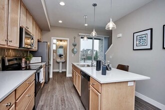 Creekline Townhomes in Denver, CO - Building Photo - Building Photo