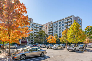 Chatham Condominiums in Arlington, VA - Foto de edificio - Building Photo