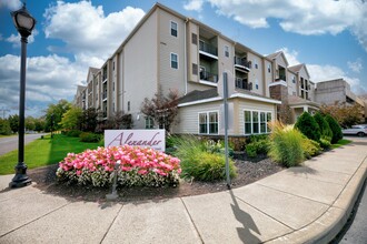 Alexander at Patroon Creek in Albany, NY - Foto de edificio - Building Photo