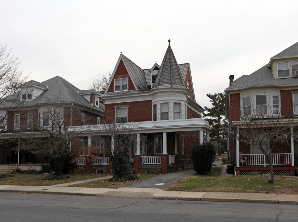 711 Oak Hill Ave in Hagerstown, MD - Building Photo