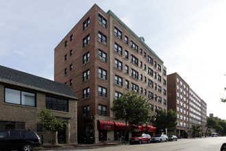 617 Grove in Evanston, IL - Foto de edificio - Building Photo