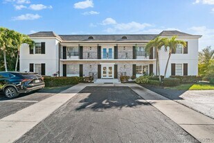 130 Yacht Club Dr in North Palm Beach, FL - Building Photo
