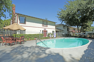 Lexington Square in Clovis, CA - Building Photo - Building Photo