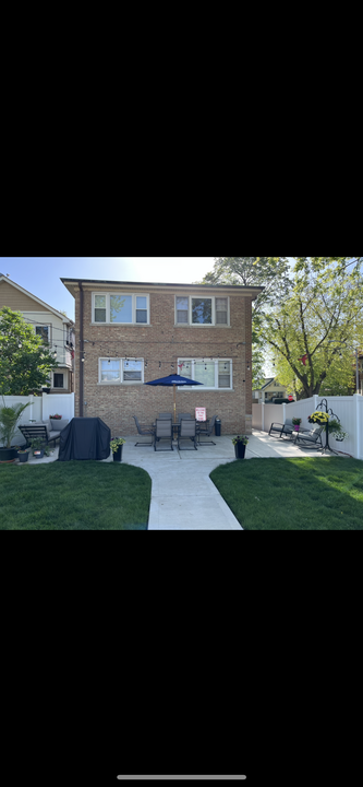 829 Lathrop Ave, Unit 2 in Forest Park, IL - Foto de edificio