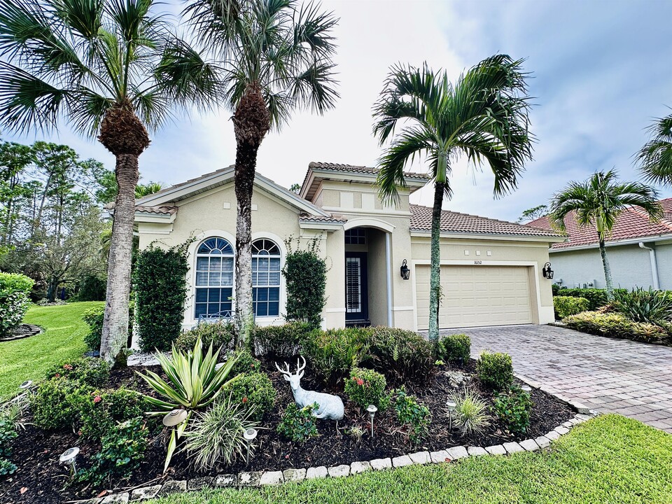 16152 Parque Ln in Naples, FL - Building Photo