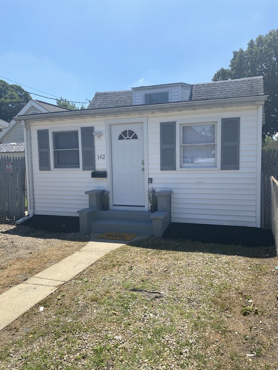 142 Lawrence Ave in Keansburg, NJ - Foto de edificio