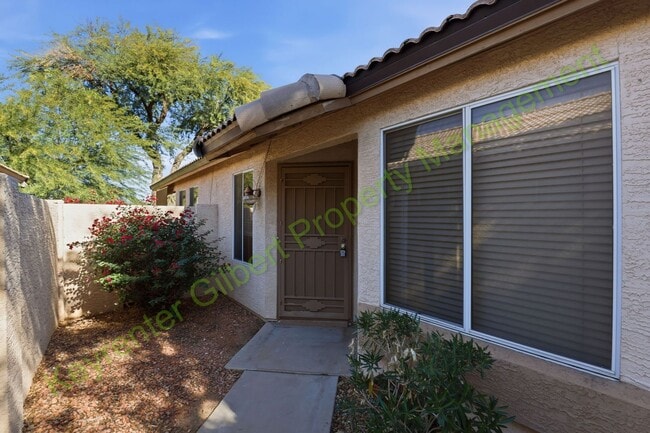 142 W Smoke Tree Rd in Gilbert, AZ - Building Photo - Building Photo