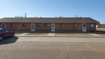 901 S Monroe St in Tucumcari, NM - Building Photo