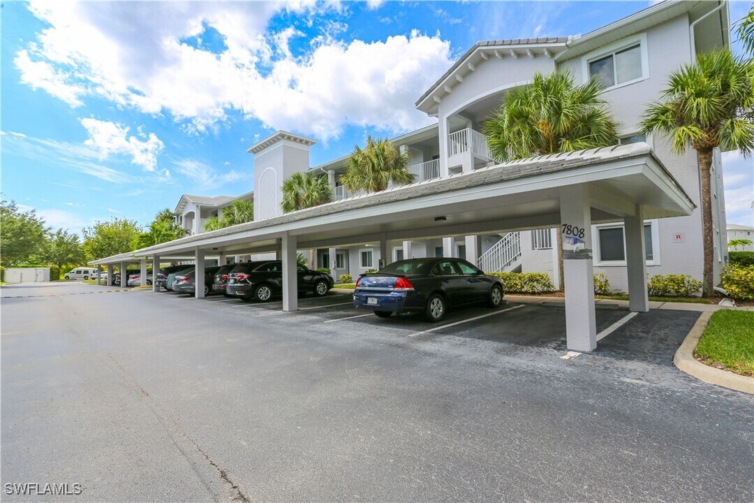 7808 Regal Heron Cir in Naples, FL - Building Photo