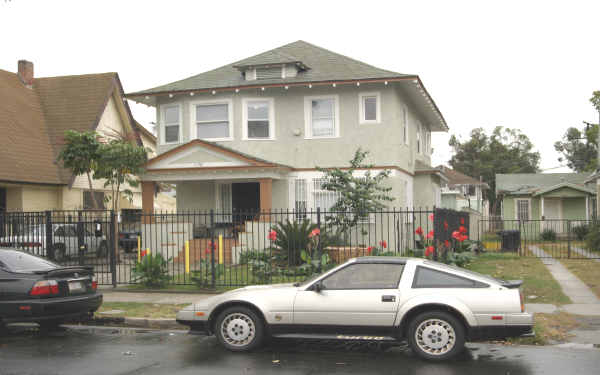 1176 W 37th St in Los Angeles, CA - Building Photo