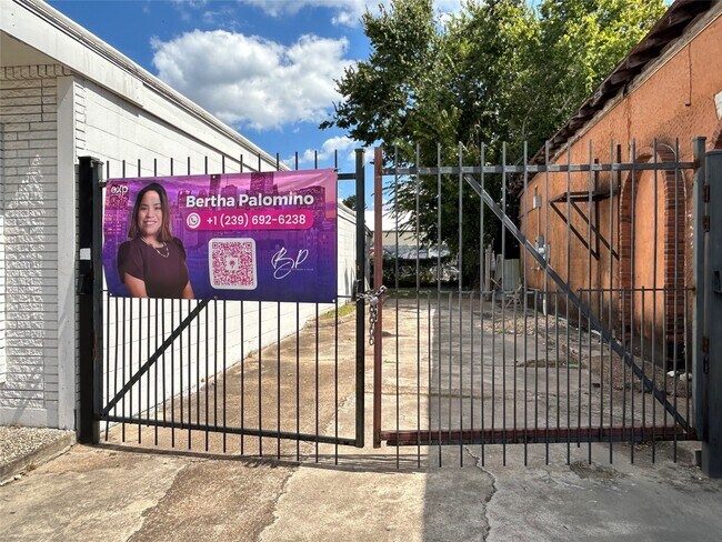 1804 N Main St in Houston, TX - Building Photo - Building Photo