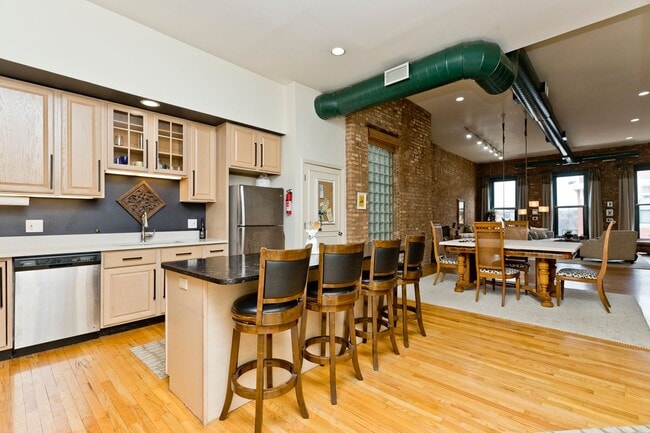1470 N Milwaukee Ave, Unit 3 in Chicago, IL - Building Photo - Building Photo