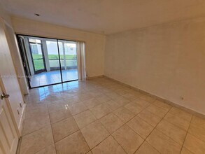 3252 Foxcroft Rd in Miramar, FL - Building Photo - Building Photo