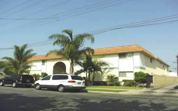 18422 Corby Ave in Artesia, CA - Foto de edificio - Building Photo