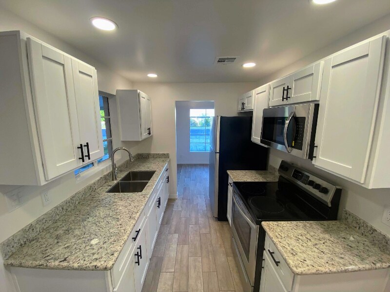 242 S Olive in Mesa, AZ - Building Photo