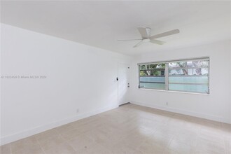 129 SE 4th St, Unit 1 in Hallandale Beach, FL - Building Photo - Building Photo