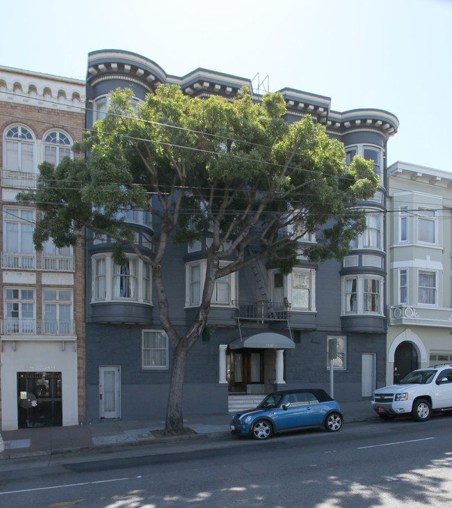 2440 Van Ness Ave in San Francisco, CA - Foto de edificio - Building Photo