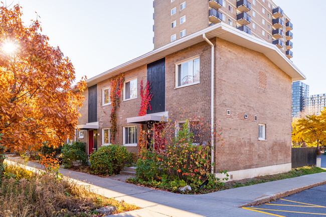 Corporation d’habitation Jeanne-Mance in Montréal, QC - Building Photo - Building Photo