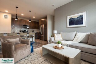 6107 E Riverside Dr in Austin, TX - Building Photo