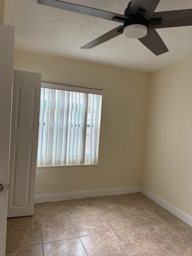 6153 Moonbeam Dr in Greenacres, FL - Foto de edificio - Building Photo