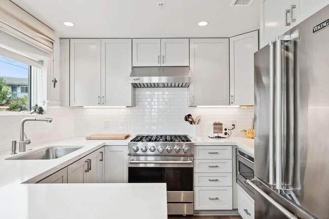 6767 Neptune Pl in San Diego, CA - Building Photo - Building Photo