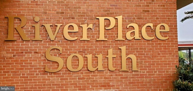 property at 1011 Arlington Blvd